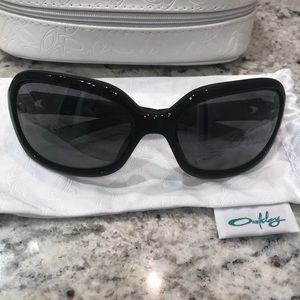Oakley Pulse Sunglasses in Black with bag and case